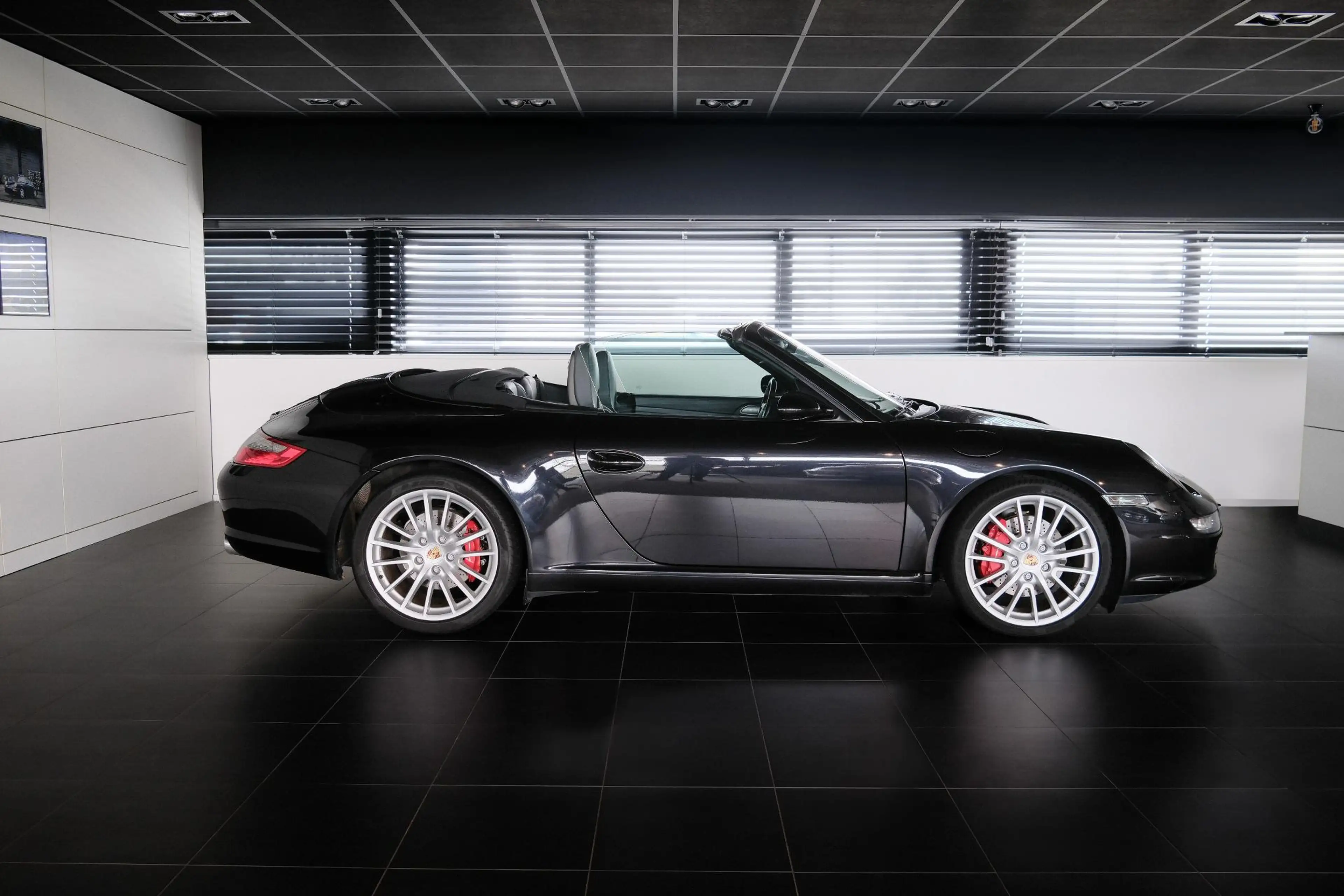 Porsche 997 Cabrio 3.8 Carrera S — photo 4