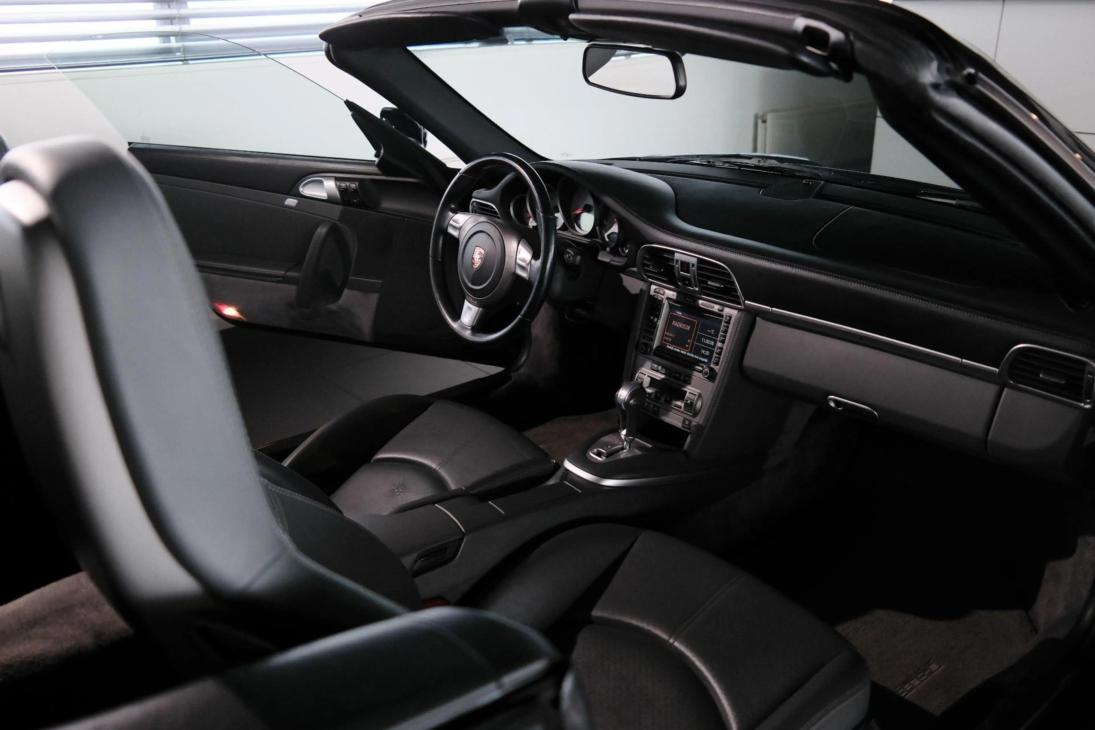 Porsche 997 Cabrio 3.8 Carrera S — photo 11