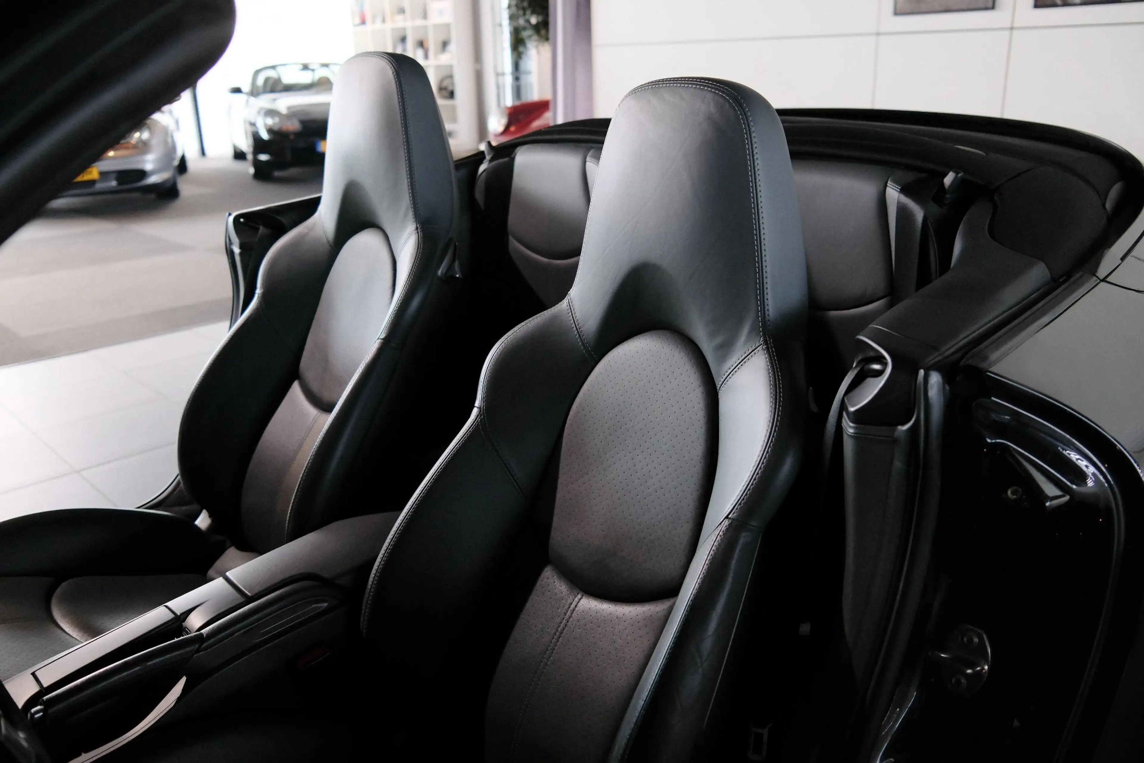 Porsche 997 Cabrio 3.8 Carrera S — photo 15