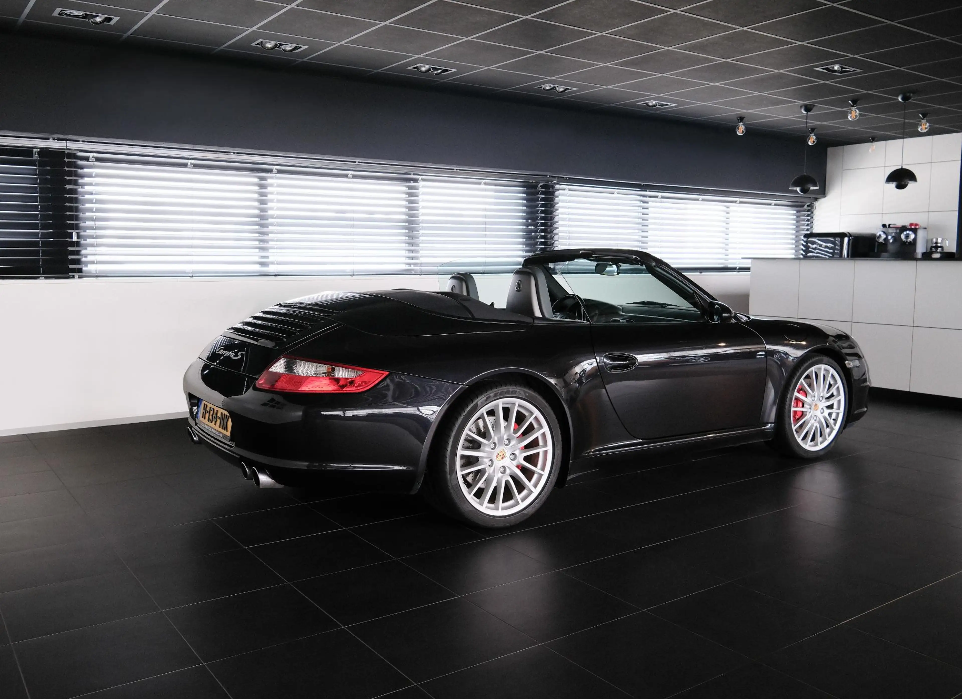Porsche 997 Cabrio 3.8 Carrera S — photo 6