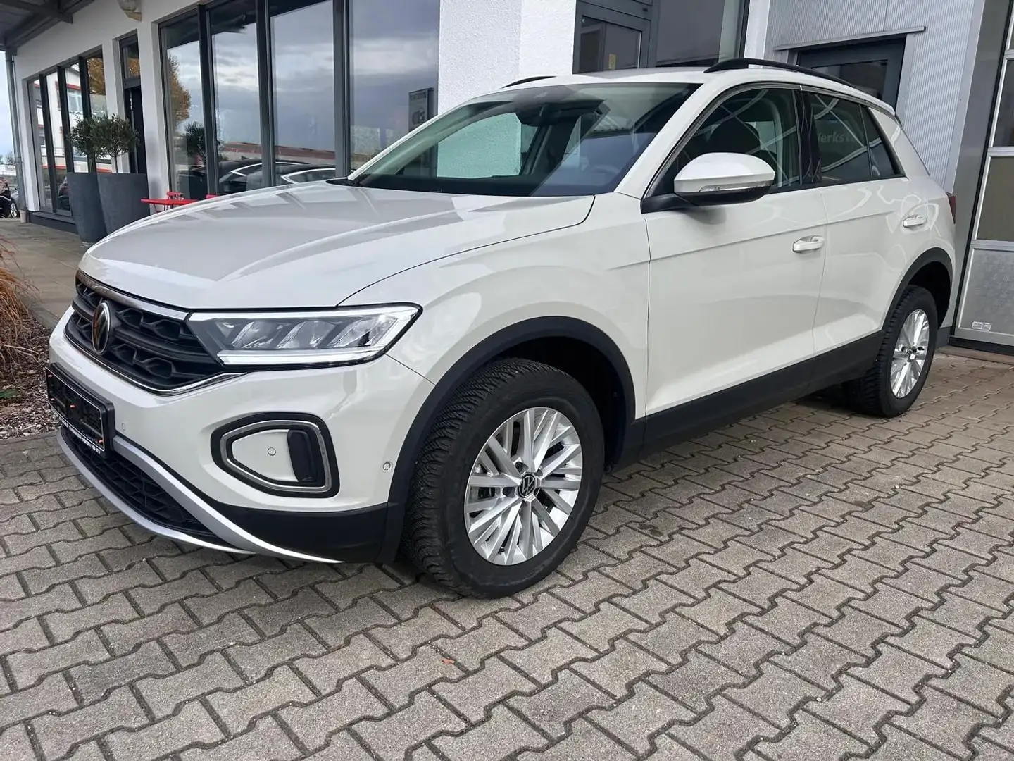 Volkswagen T-Roc 1.5 16V TSI ACT AHK Navi LED CarPlay VC Gris - 2