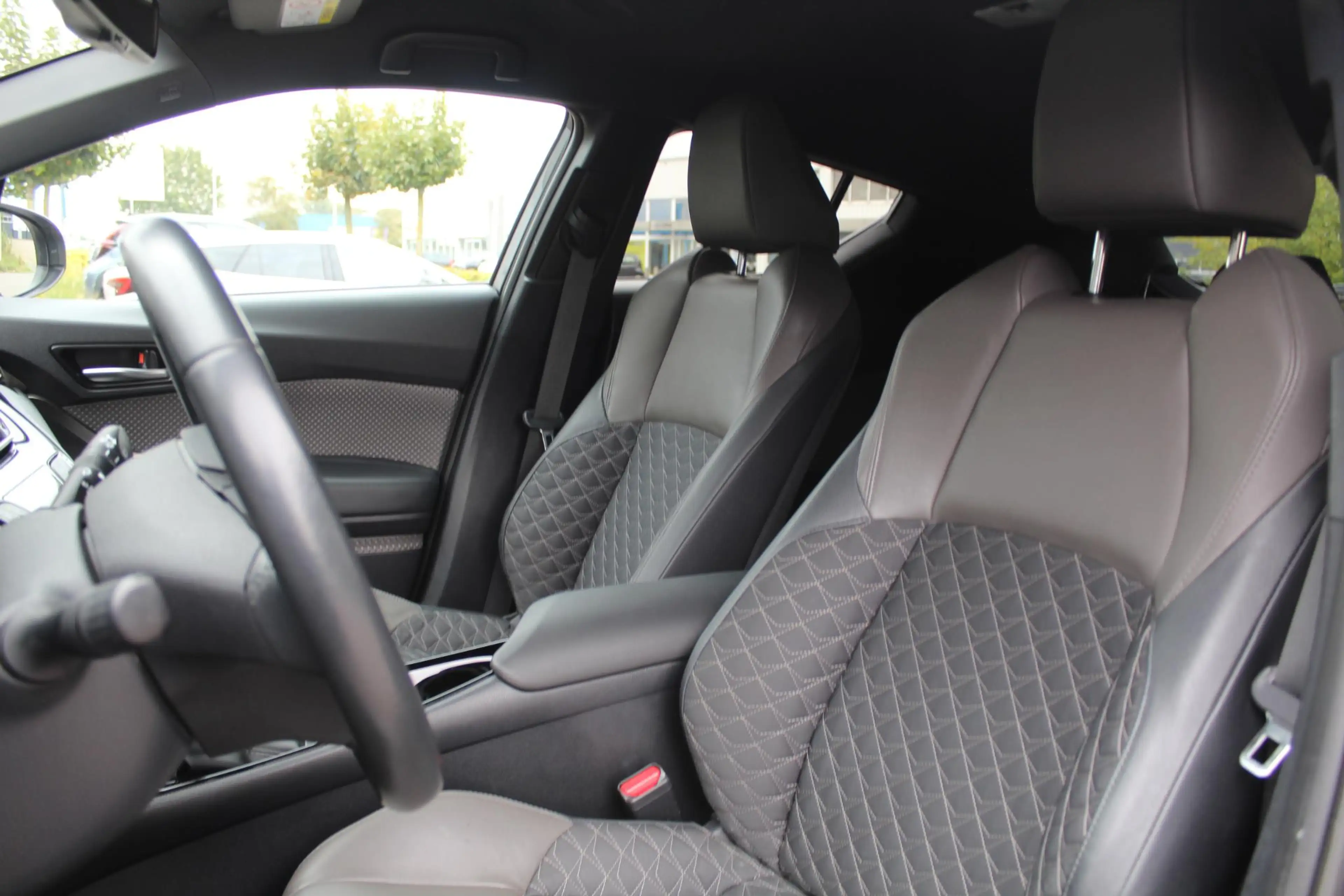Toyota C-HR 1.8 Hybrid Executive Limited | Rijklaar | Stoel/st — photo 8