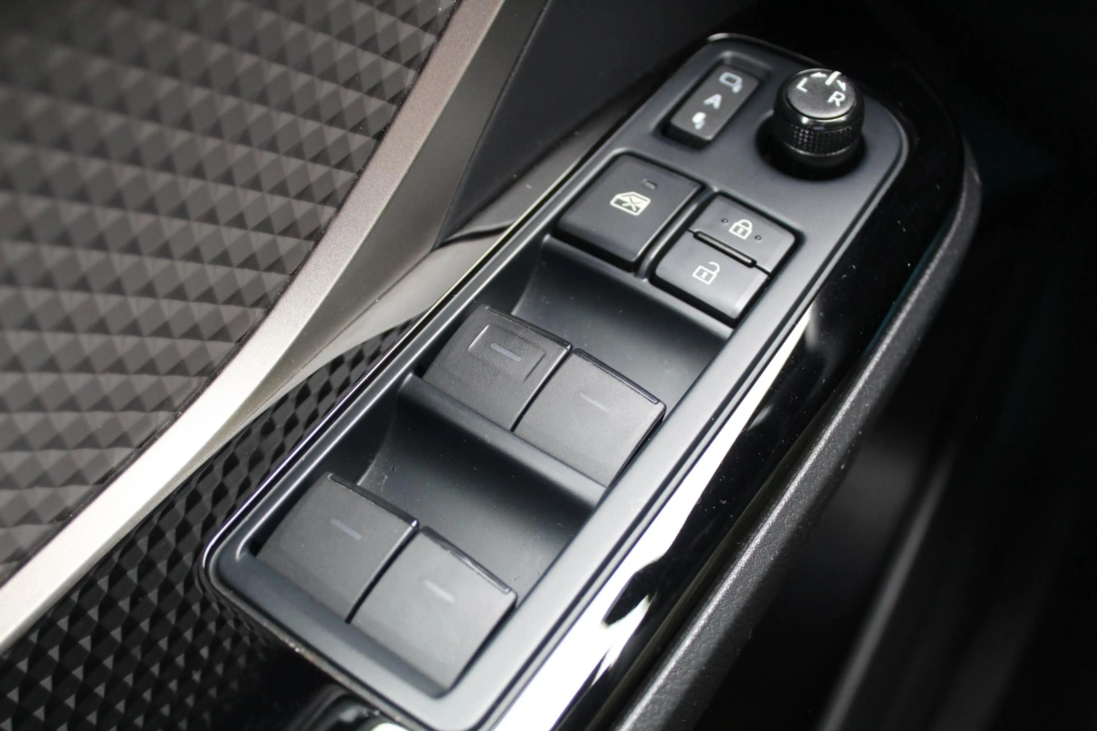 Toyota C-HR 1.8 Hybrid Executive Limited | Rijklaar | Stoel/st — photo 27