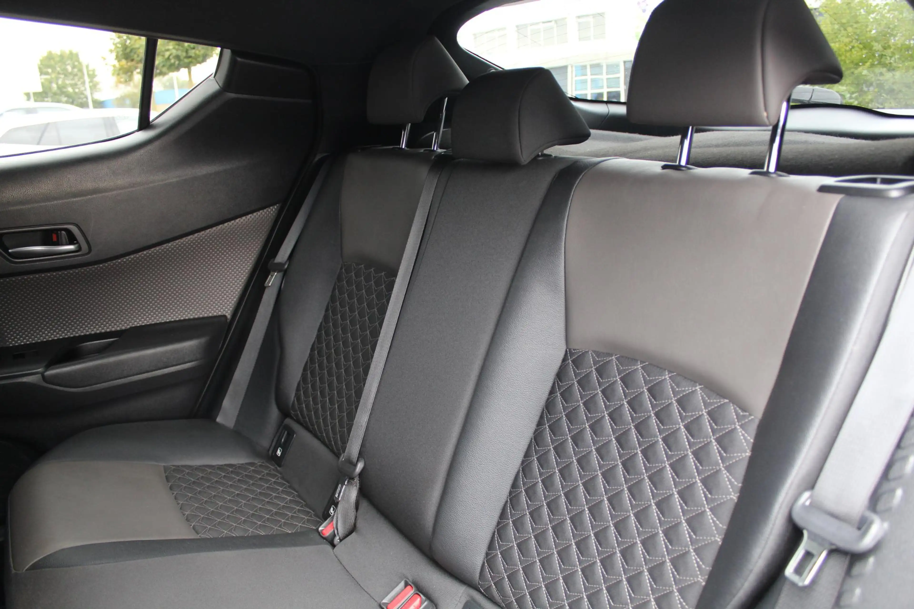 Toyota C-HR 1.8 Hybrid Executive Limited | Rijklaar | Stoel/st — photo 15