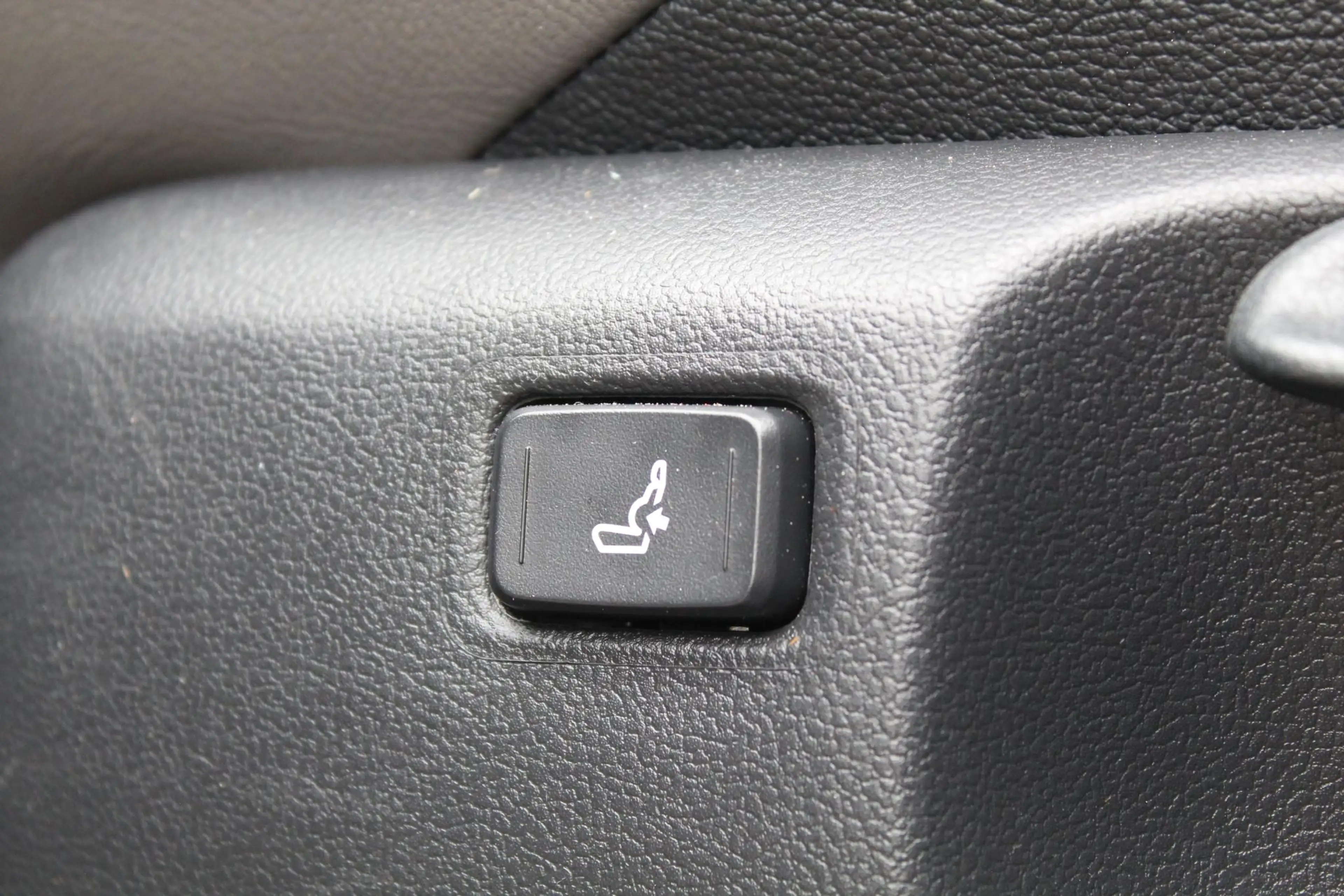 Toyota C-HR 1.8 Hybrid Executive Limited | Rijklaar | Stoel/st — photo 25