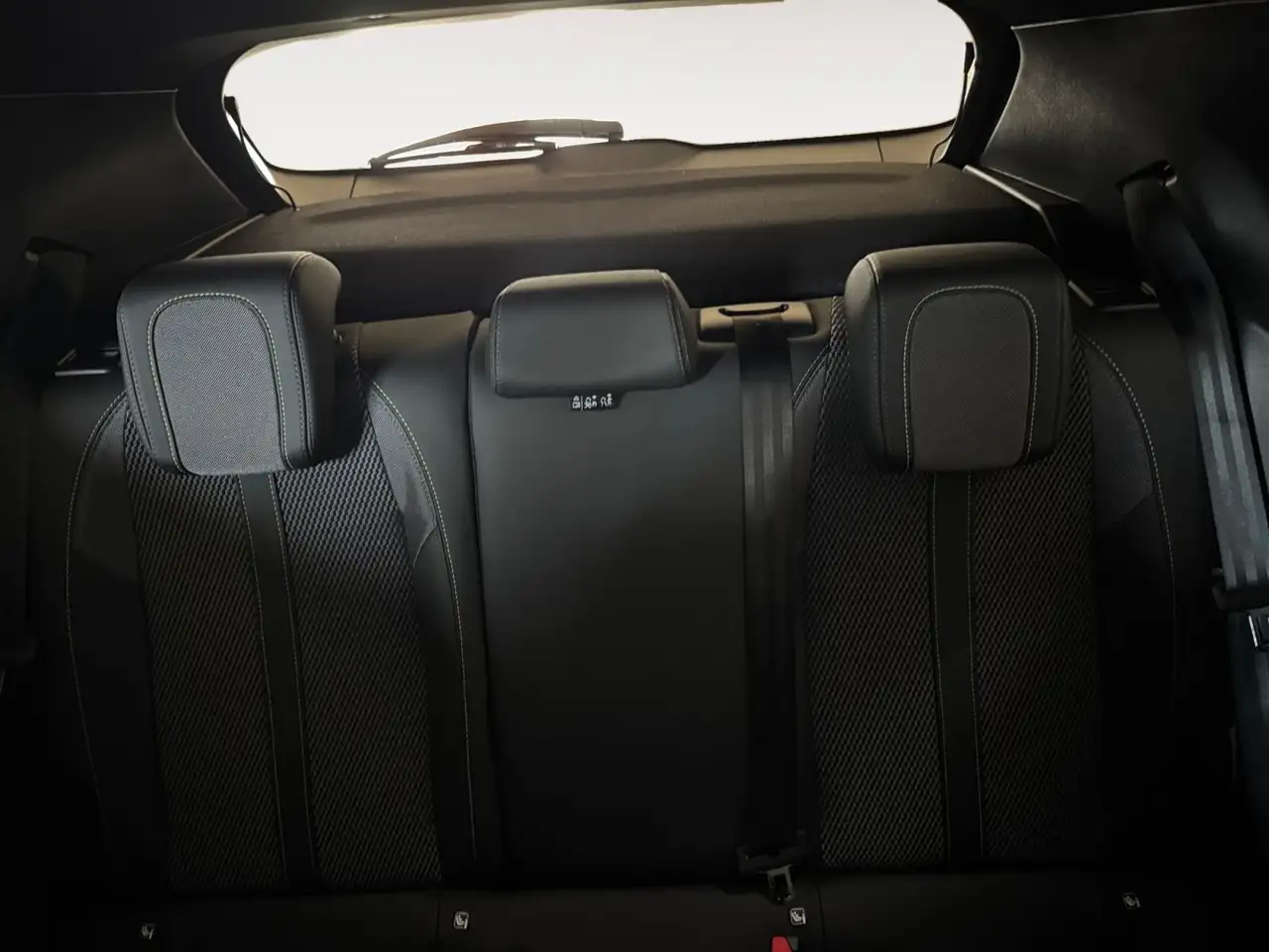 Peugeot 2008 Hybrid 145cv e-DCS6 GT auto 11