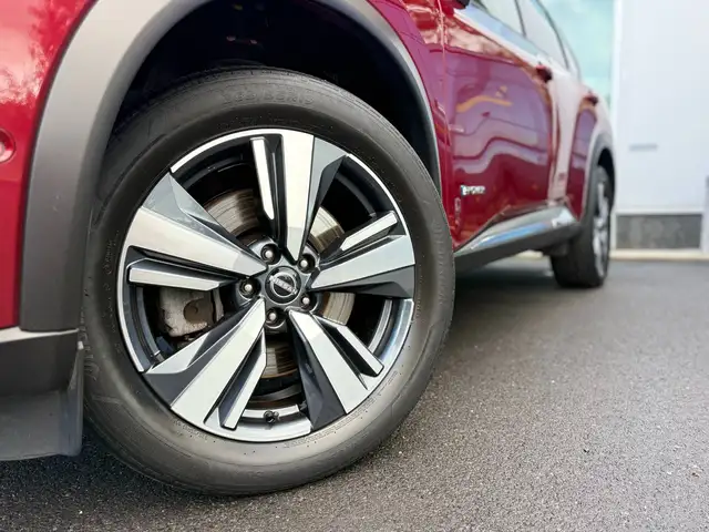 Nissan X-Trail view 3