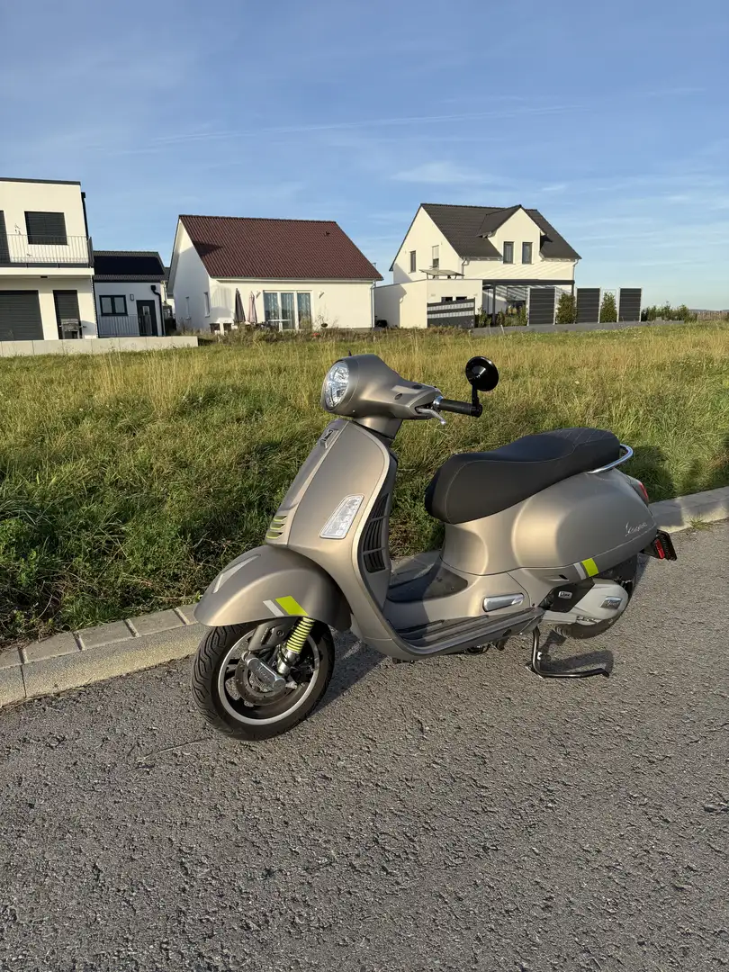 Vespa GTS Super Tech 125 Szürke - 1