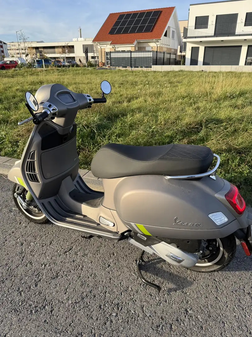 Vespa GTS Super Tech 125 Szürke - 2