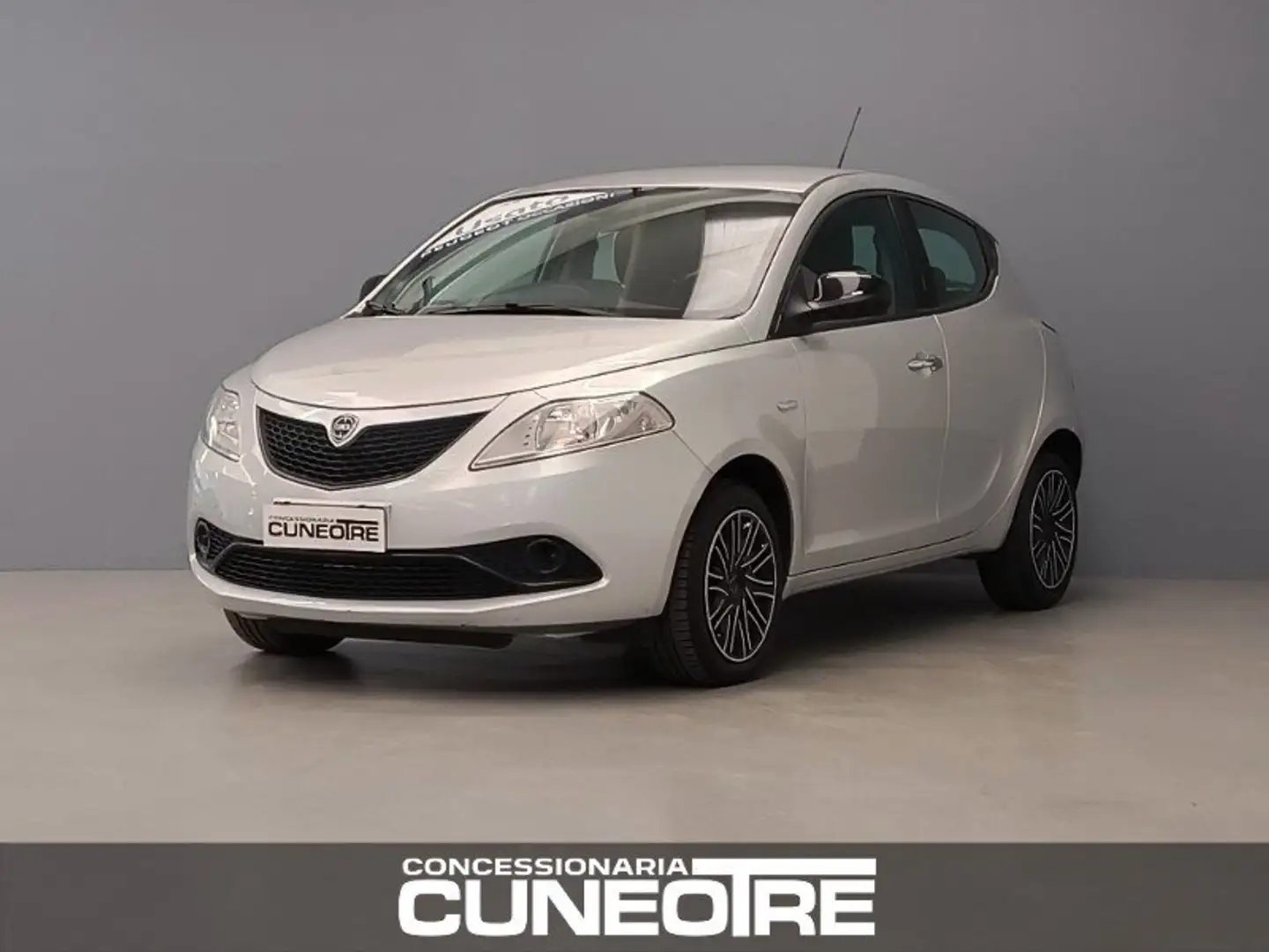 Lancia Ypsilon Ypsilon 1.2 69 CV 5 porte Gold Grijs - 1