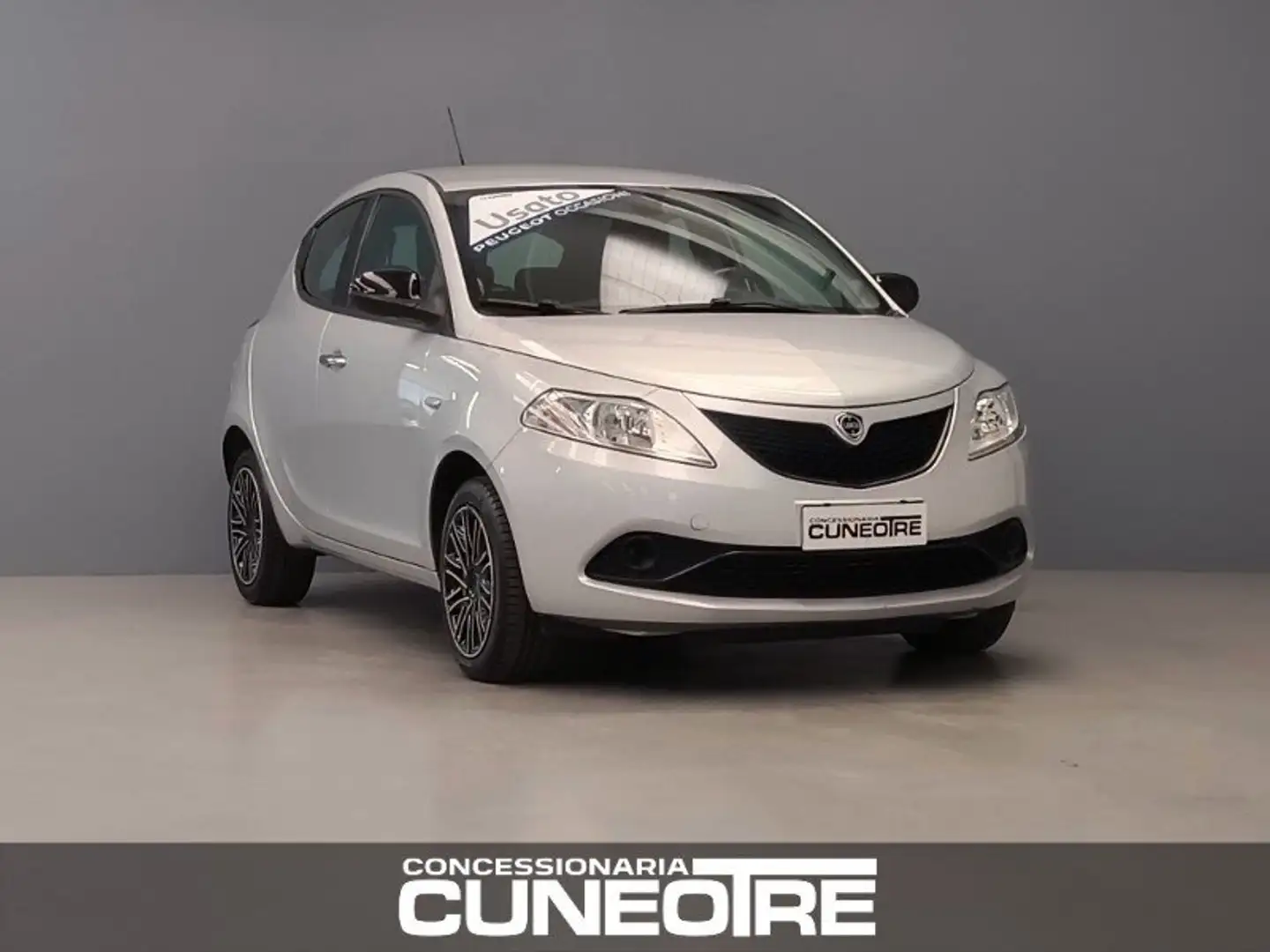 Lancia Ypsilon Ypsilon 1.2 69 CV 5 porte Gold Grijs - 2