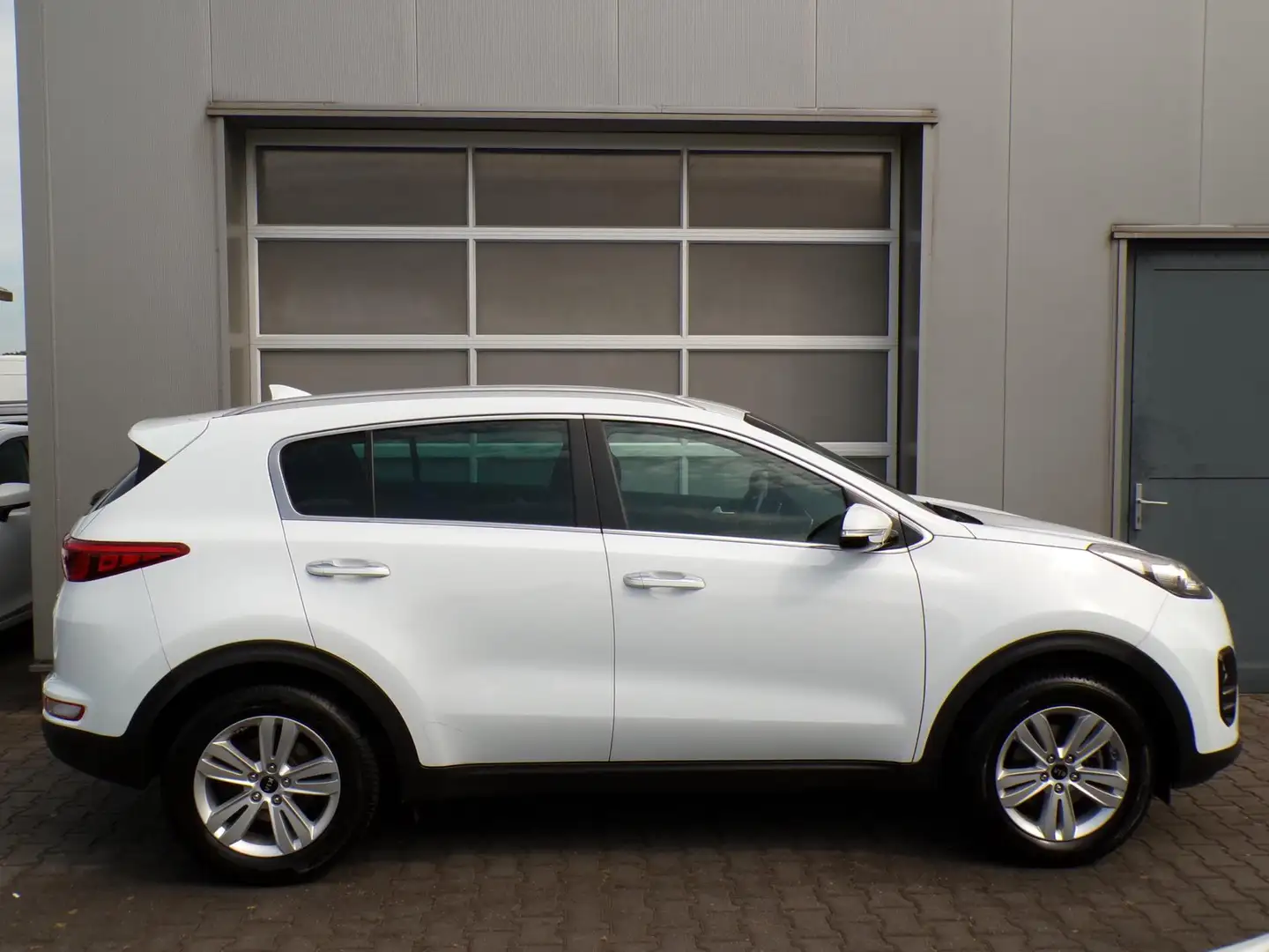 Kia Sportage 1.6 GDI DynamicLine|Navi|Cruise|Cam|Trekh.|PDC Wit - 2