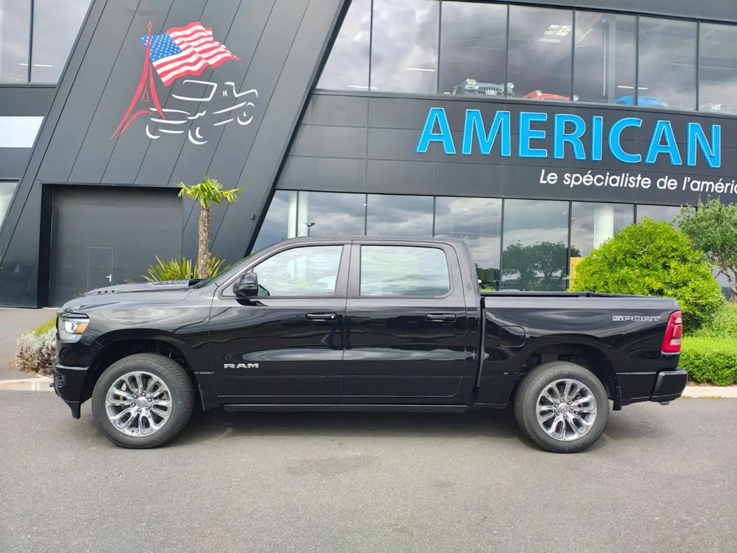 Dodge RAM 1500 CREW LARAMIE SPORT AIR ETORQUE Schwarz - 2