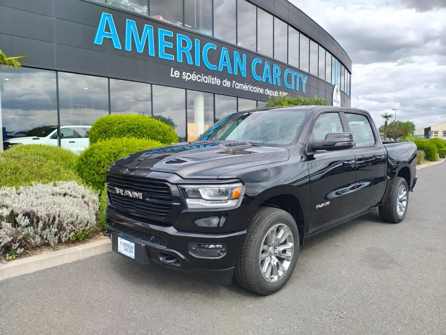 Dodge RAM 1500 CREW LARAMIE SPORT AIR ETORQUE Schwarz - 1