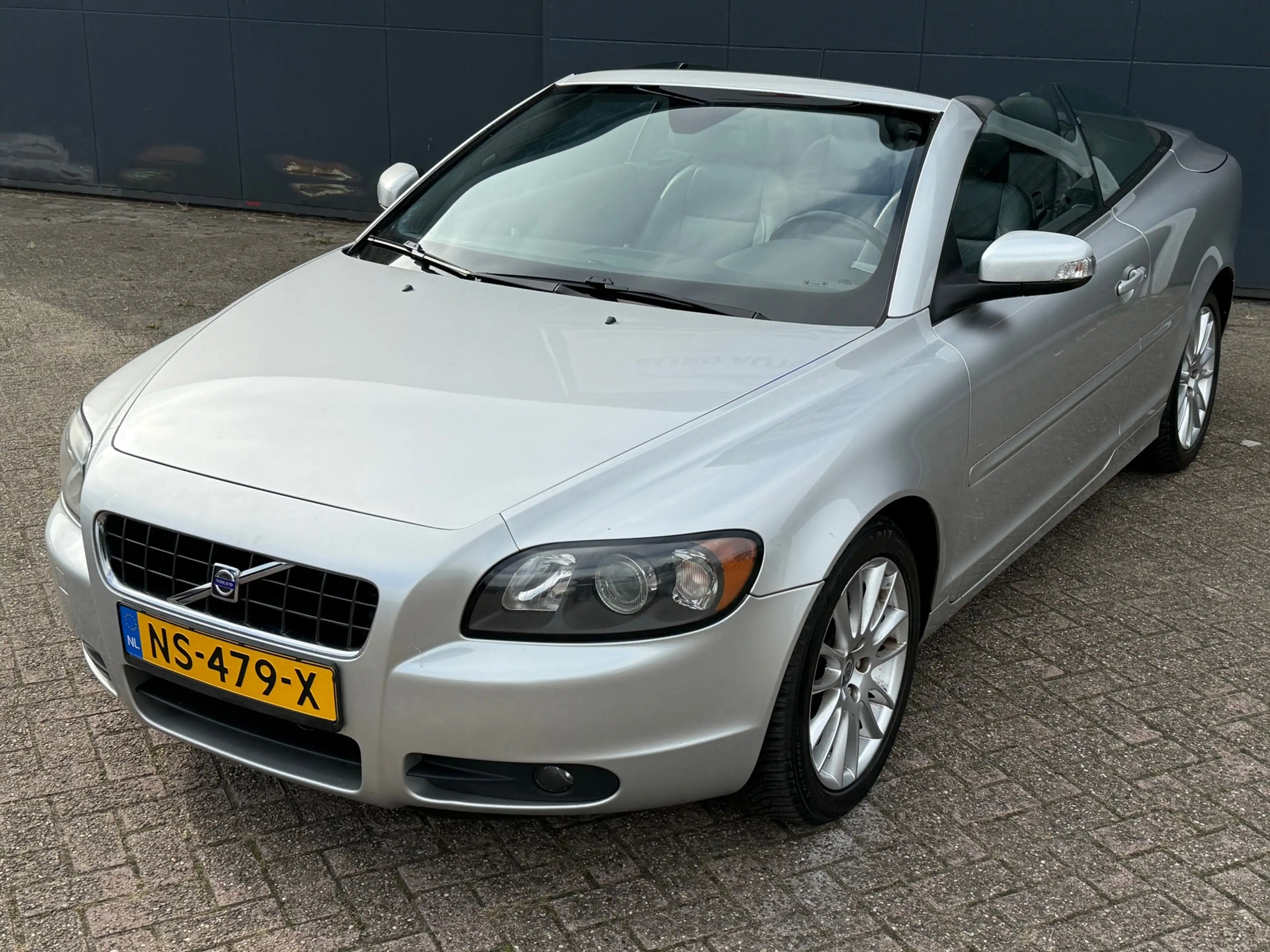 Volvo C70 Convertible 2.4 Momentum automaat — photo 2