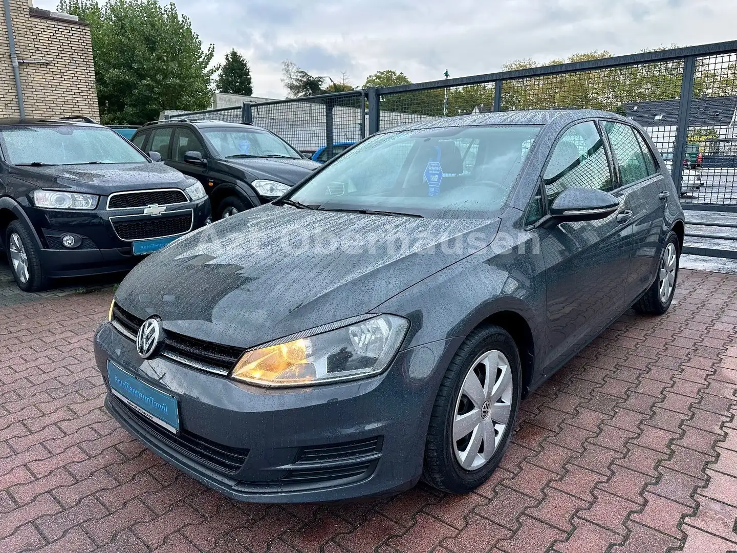 Volkswagen Golf VII Lim Trendline BMT*2.HAND*TÜV NEU*SHEFT* Grau - 2