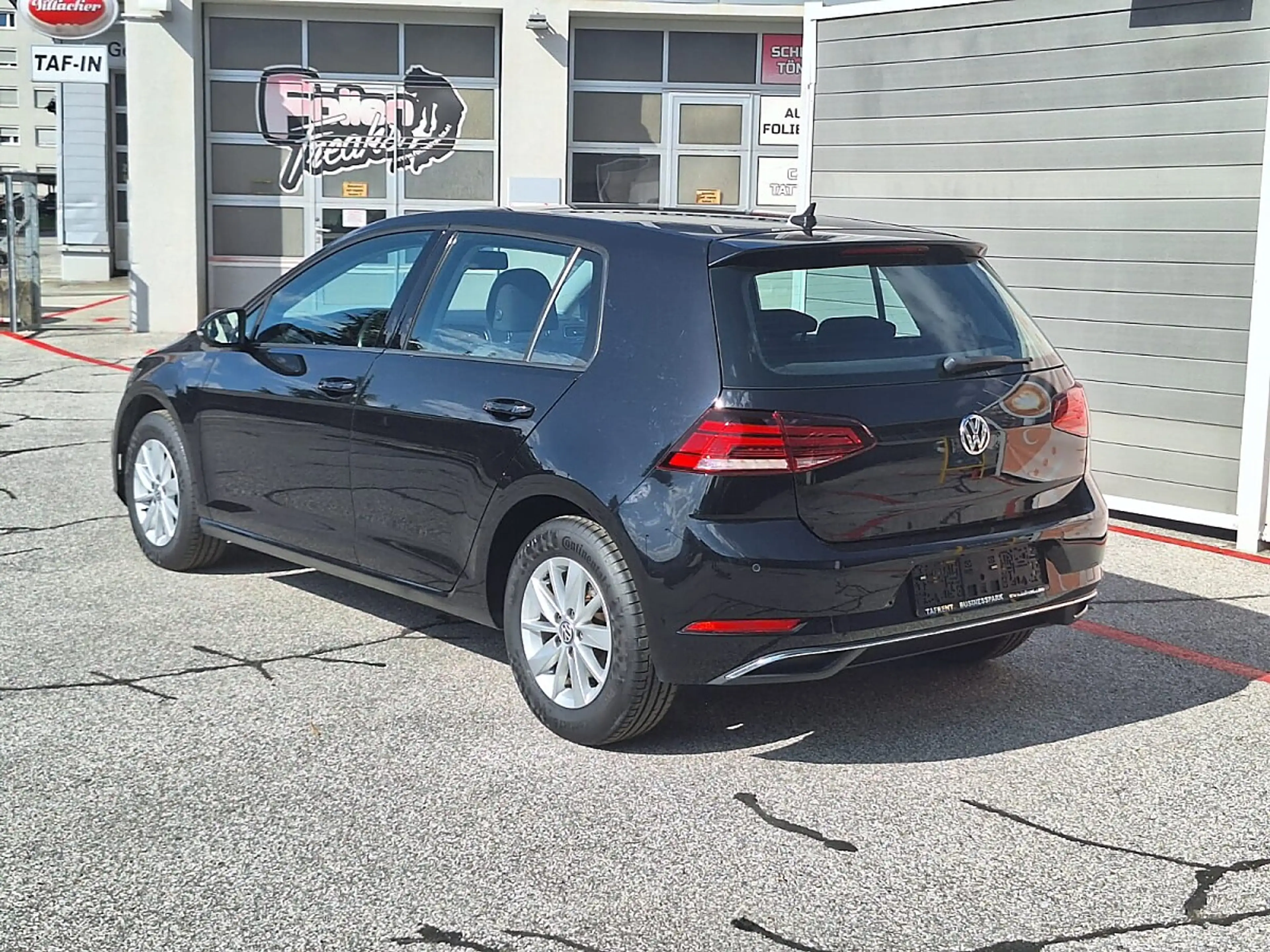 Volkswagen Golf R abbit 1,0 TSI — photo 10