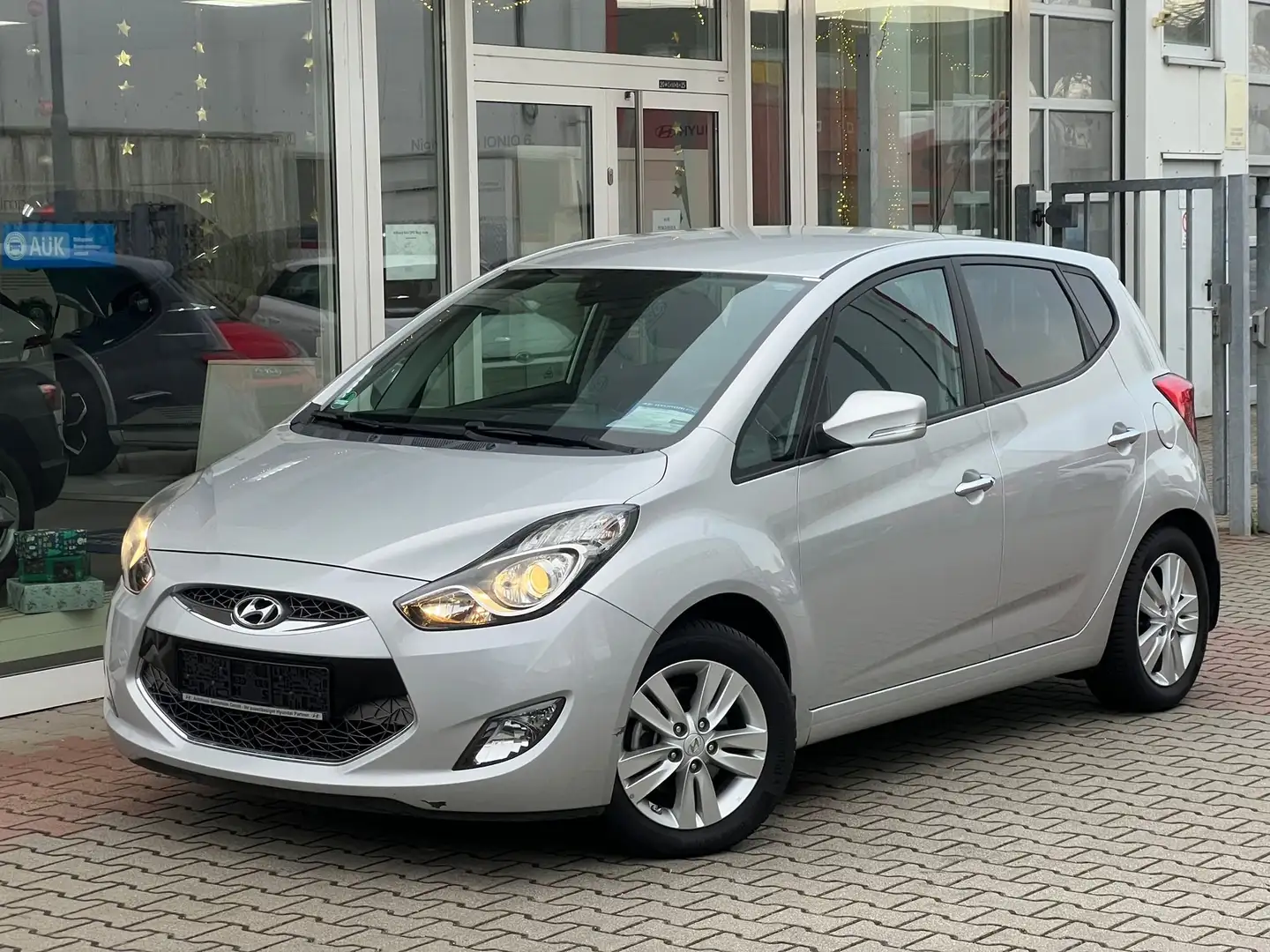 Hyundai iX20 1.4L Comfort *1.Hand*nur 39.790 Km*AHK*Sitzhzg*PDC Argent - 1