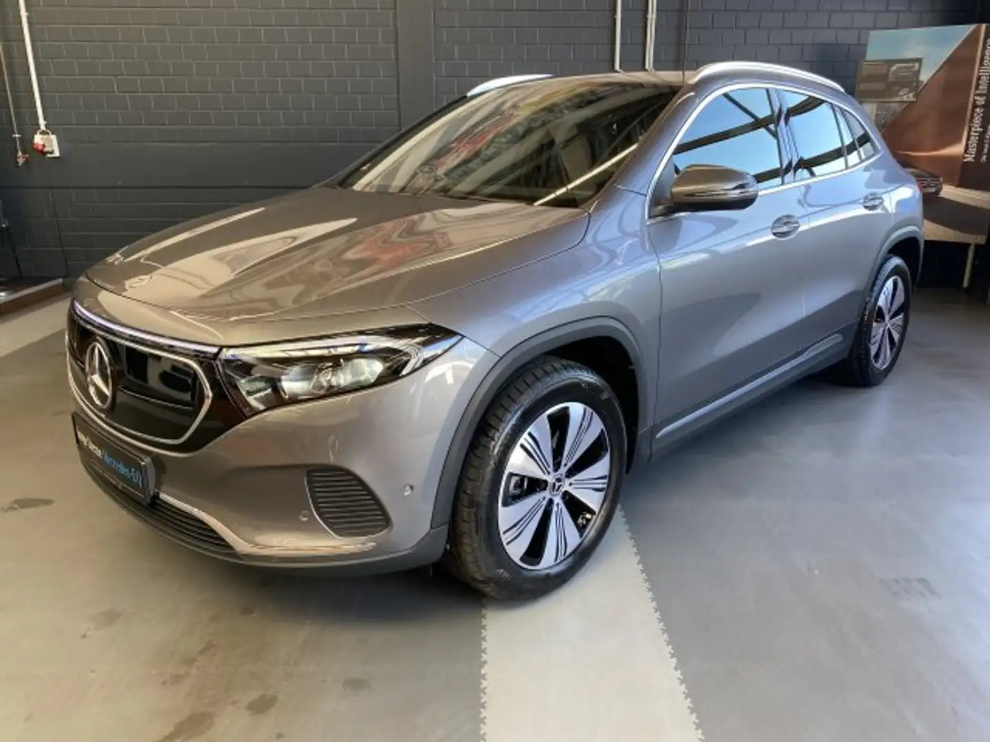 Mercedes-Benz EQA 250 EQA 250 Progressive Adv. LED Kamera MBUX Sitzh. Šedá - 2