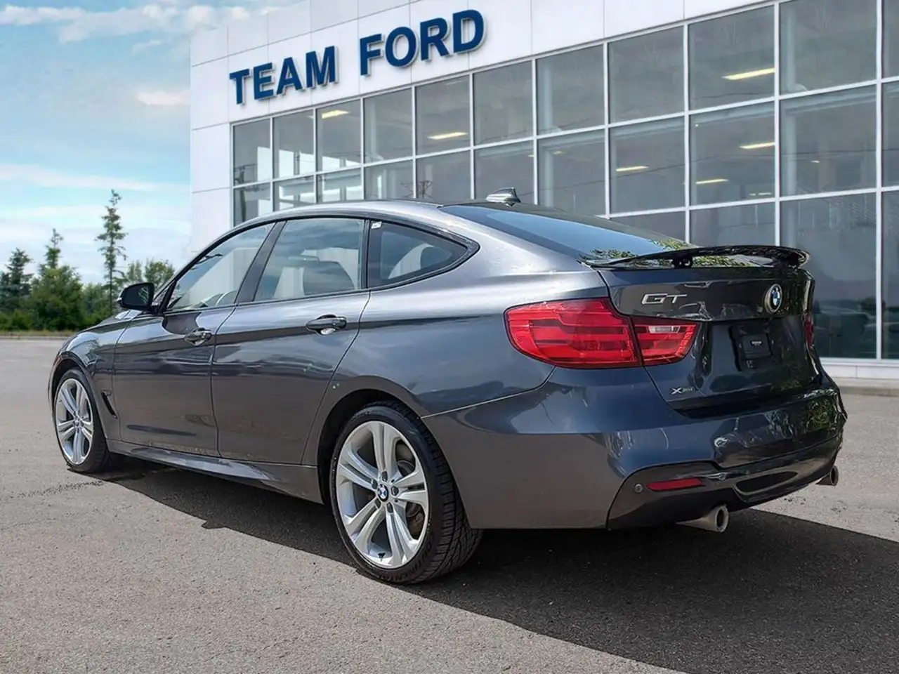 BMW 3 Series photo BMW 3 Series