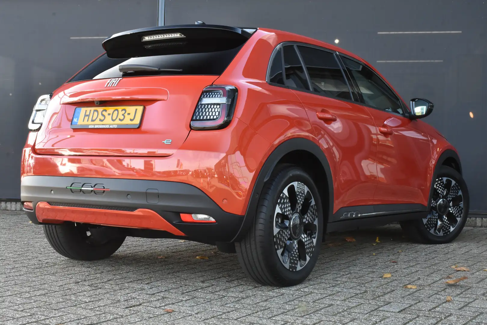 Fiat 600e La Prima 54 kWh 156pk | Vol-Leder | Adaptive Cruis Oranje - 2