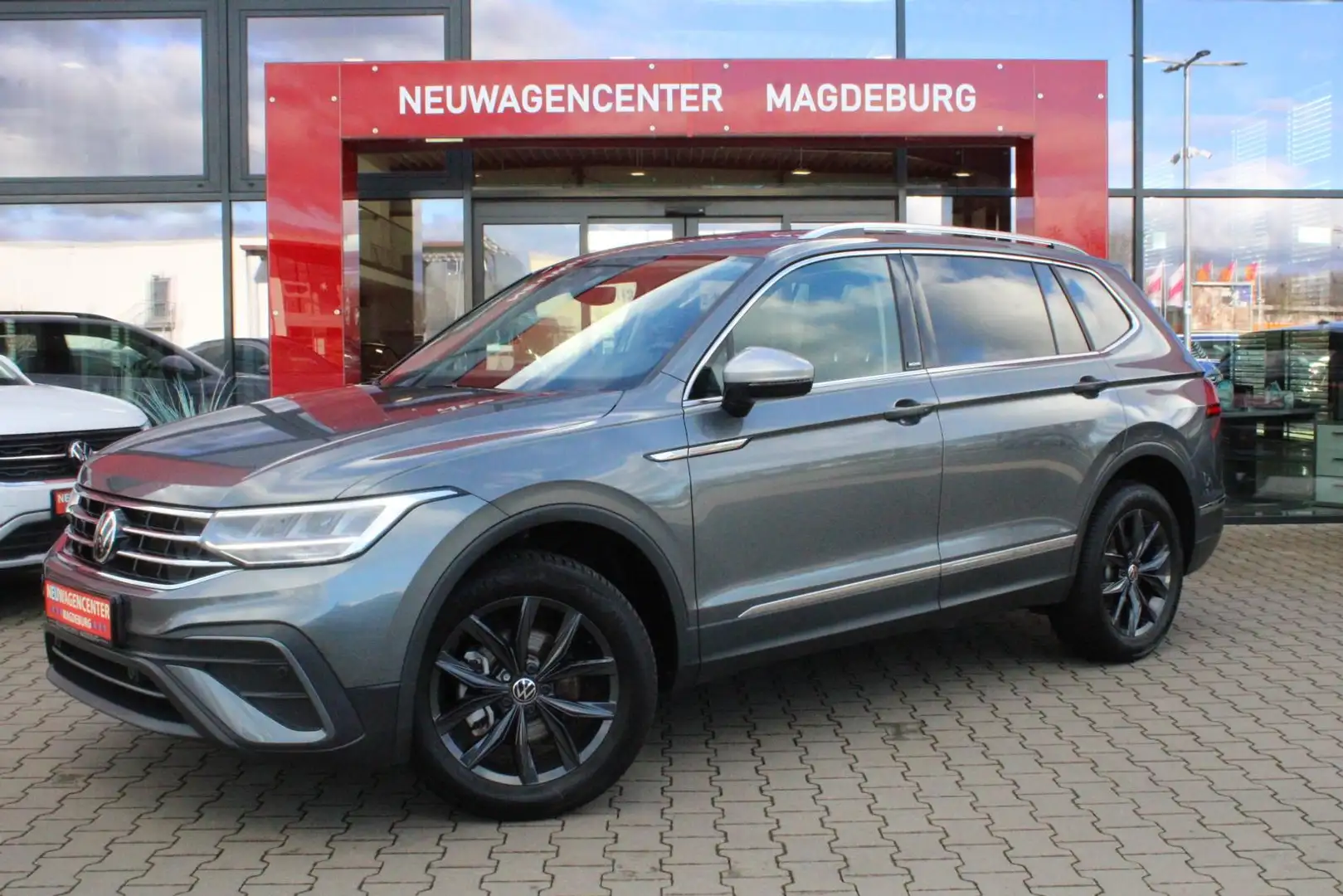 Volkswagen Tiguan Allspace 1.5 TSI DSG 7-Sitzer*AHK*NAVI*LED*ACC* Grau - 1