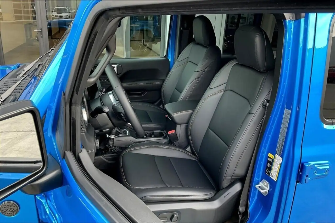 Jeep Wrangler снимка Jeep Wrangler