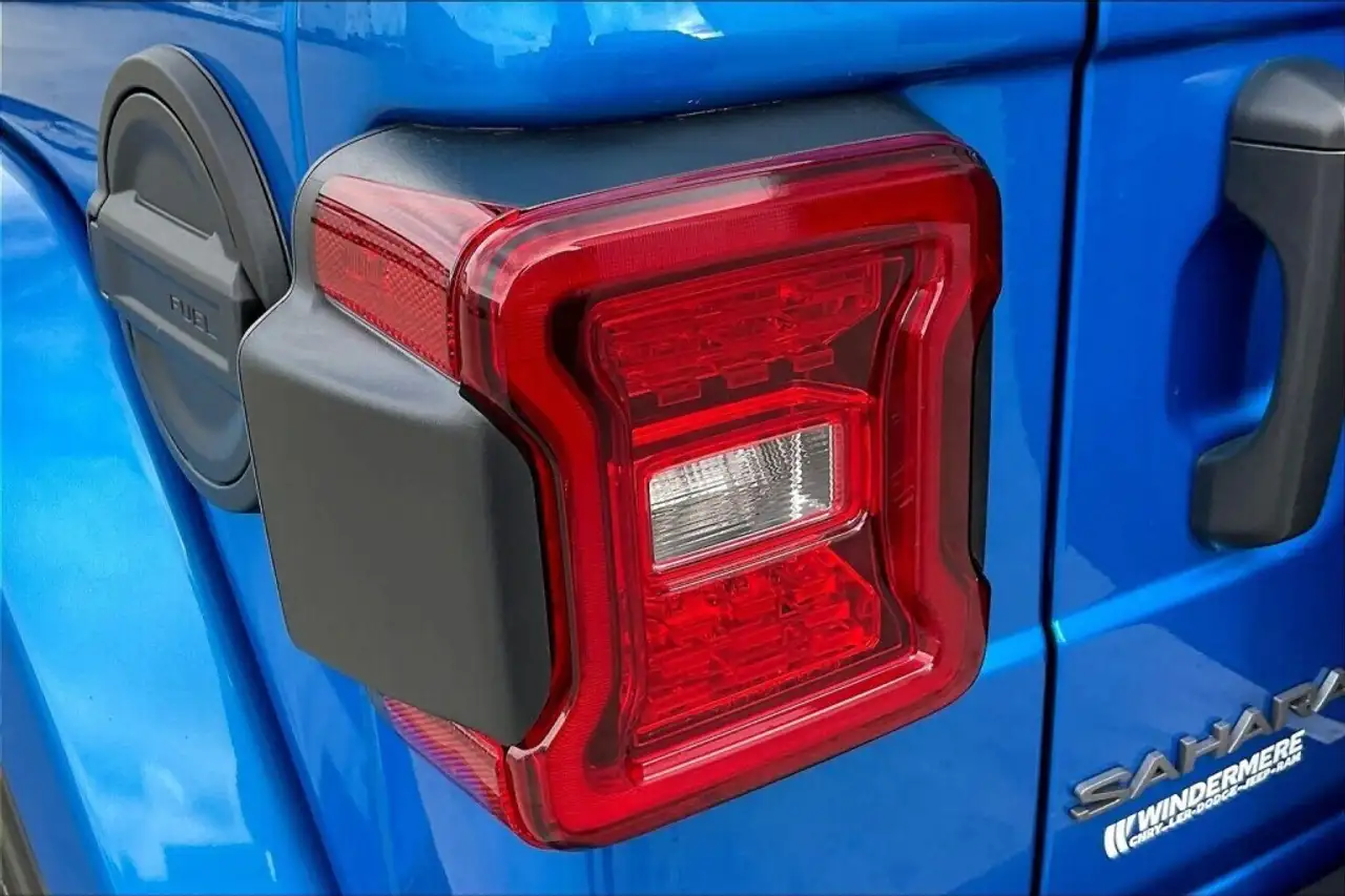 Jeep Wrangler снимка Jeep Wrangler