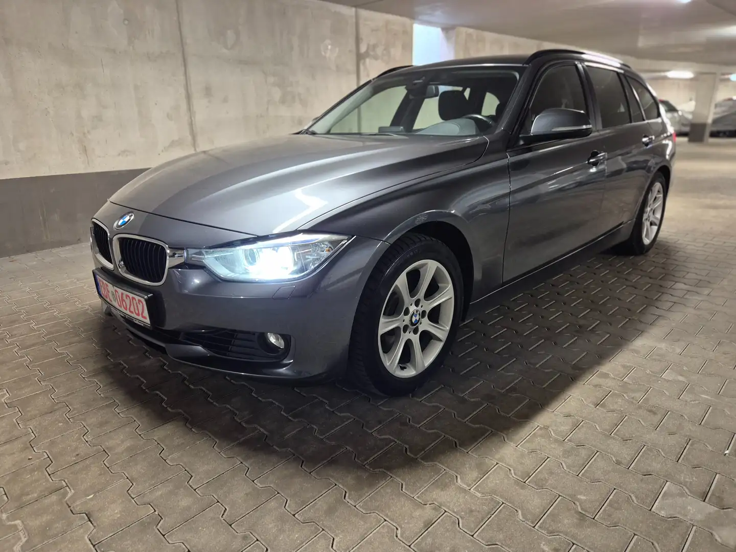 BMW 328 328 i xDrive *Automatic-Navi-Xenon-AHK* Gris - 1