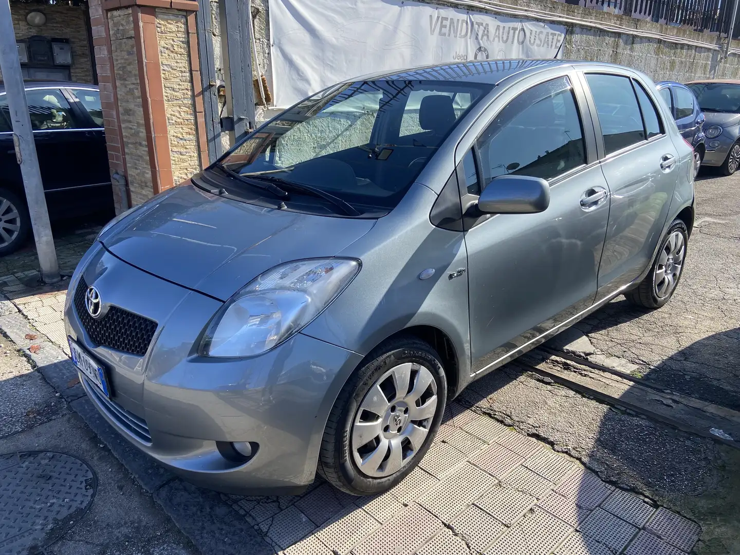 Toyota Yaris 5p 1.4 d-4d Sol - 2