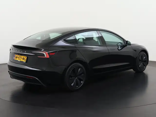 Tesla Model 3 view 5