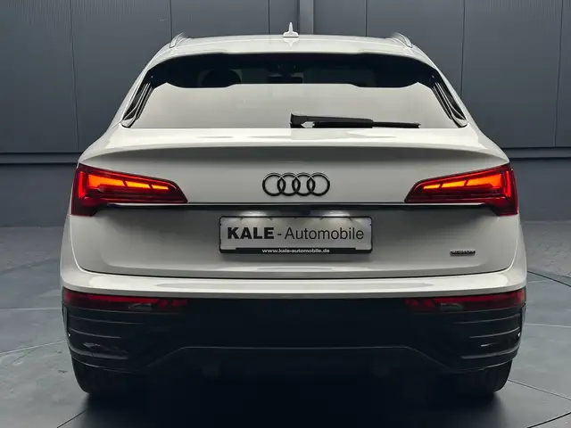 Audi Q5 view 4