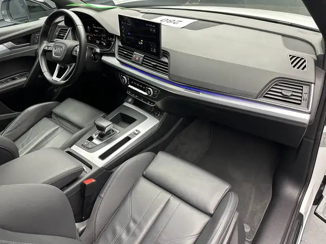 Audi Q5 view 11