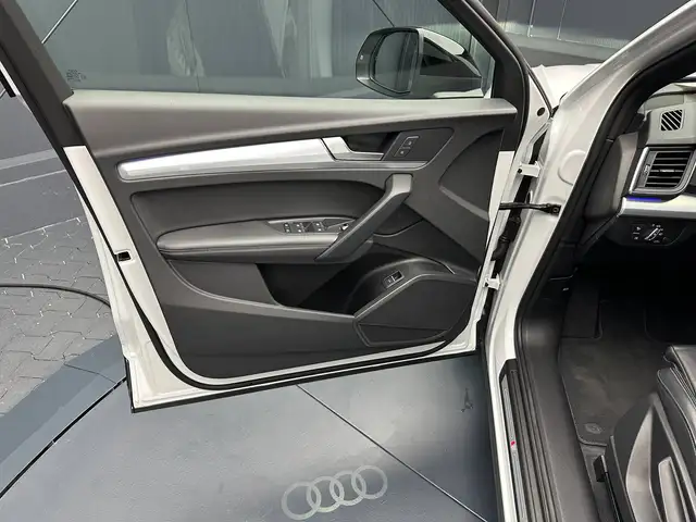 Audi Q5 view 13