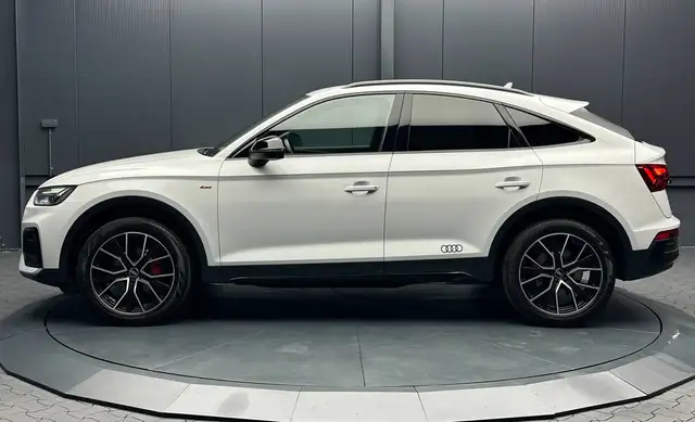 Audi Q5 view 2