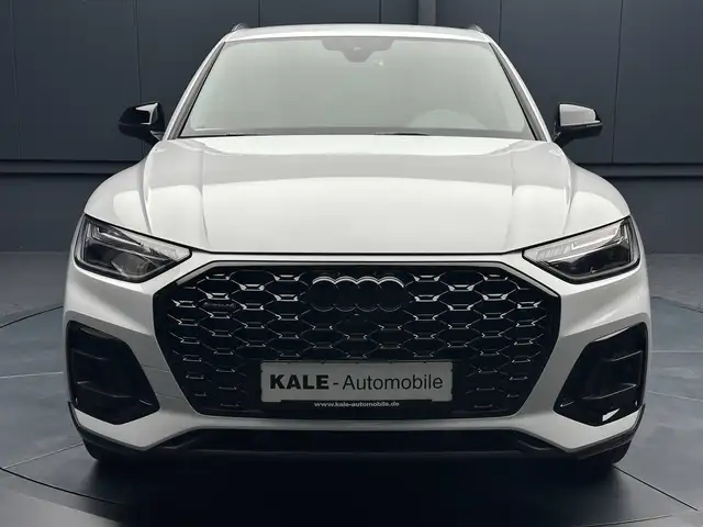 Audi Q5 view 8