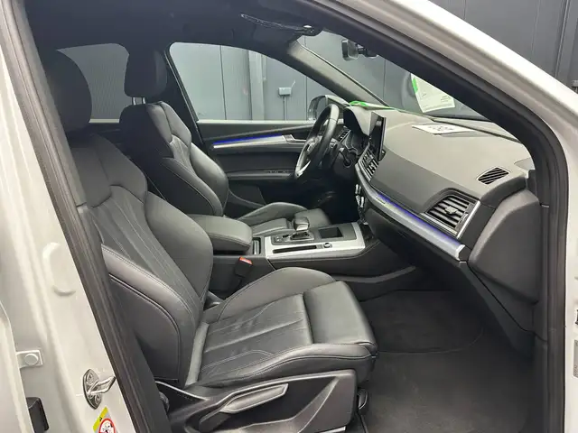 Audi Q5 view 10