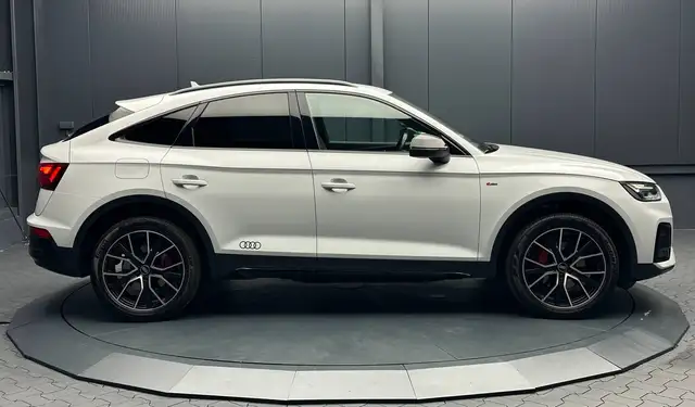 Audi Q5 view 6