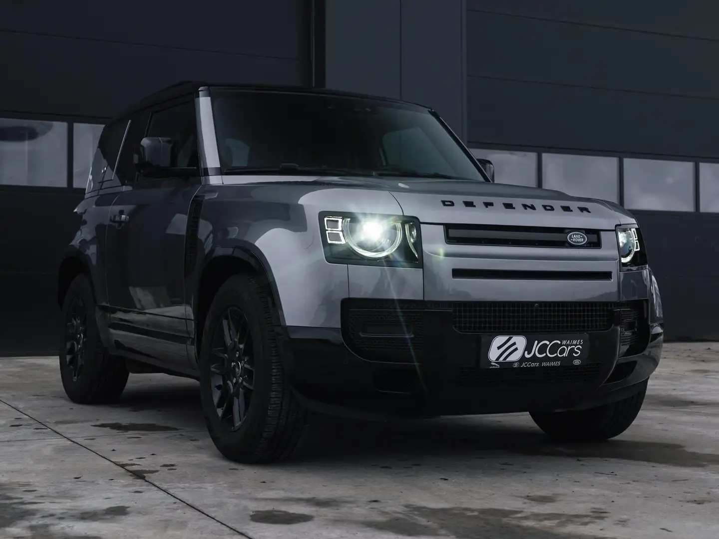 Land Rover Defender Defender 90 3.0 D MHEV D200 X-Dynamic SE Grau - 1