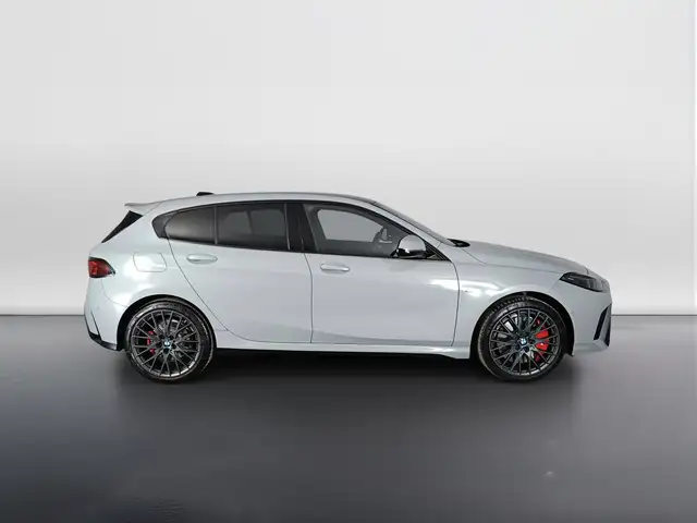 BMW 1 Series view 3