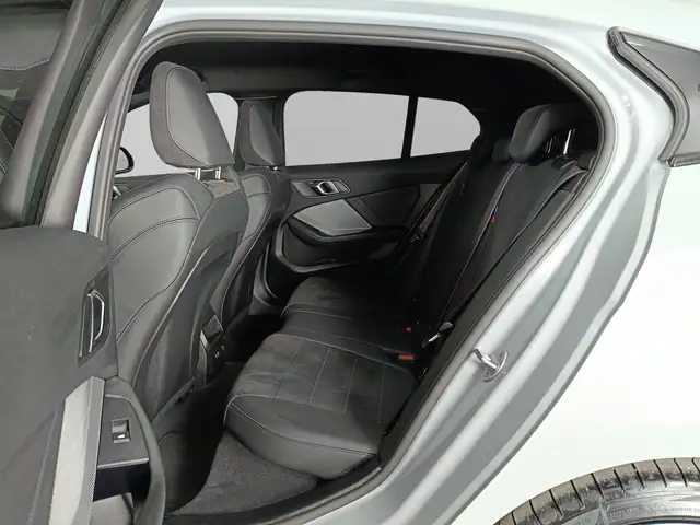BMW 1 Series view 9