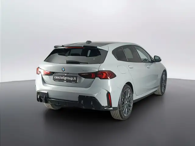 BMW 1 Series view 4