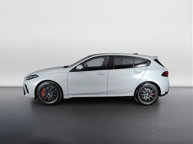 BMW 1 Series view 6
