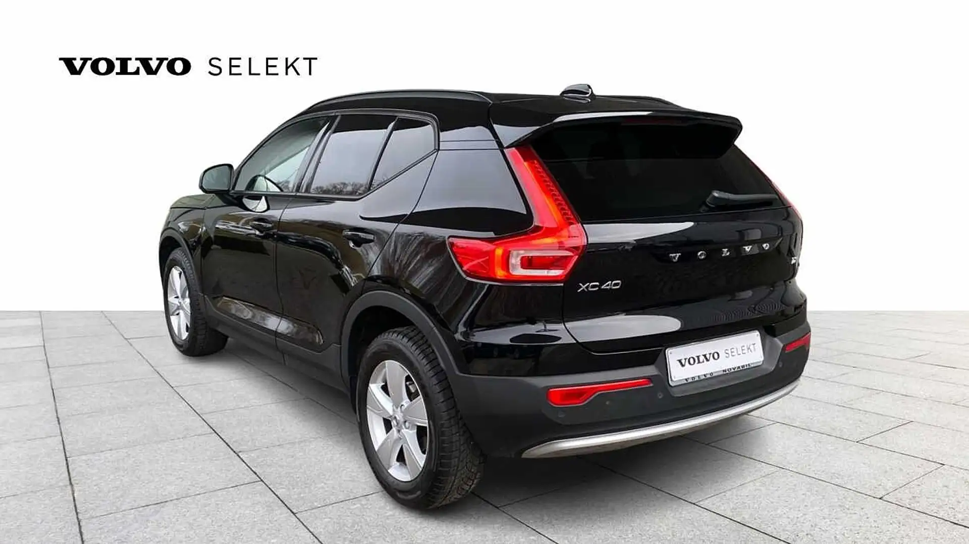 Volvo XC40 Essential, T2 automatic, Benzine Zwart - 2