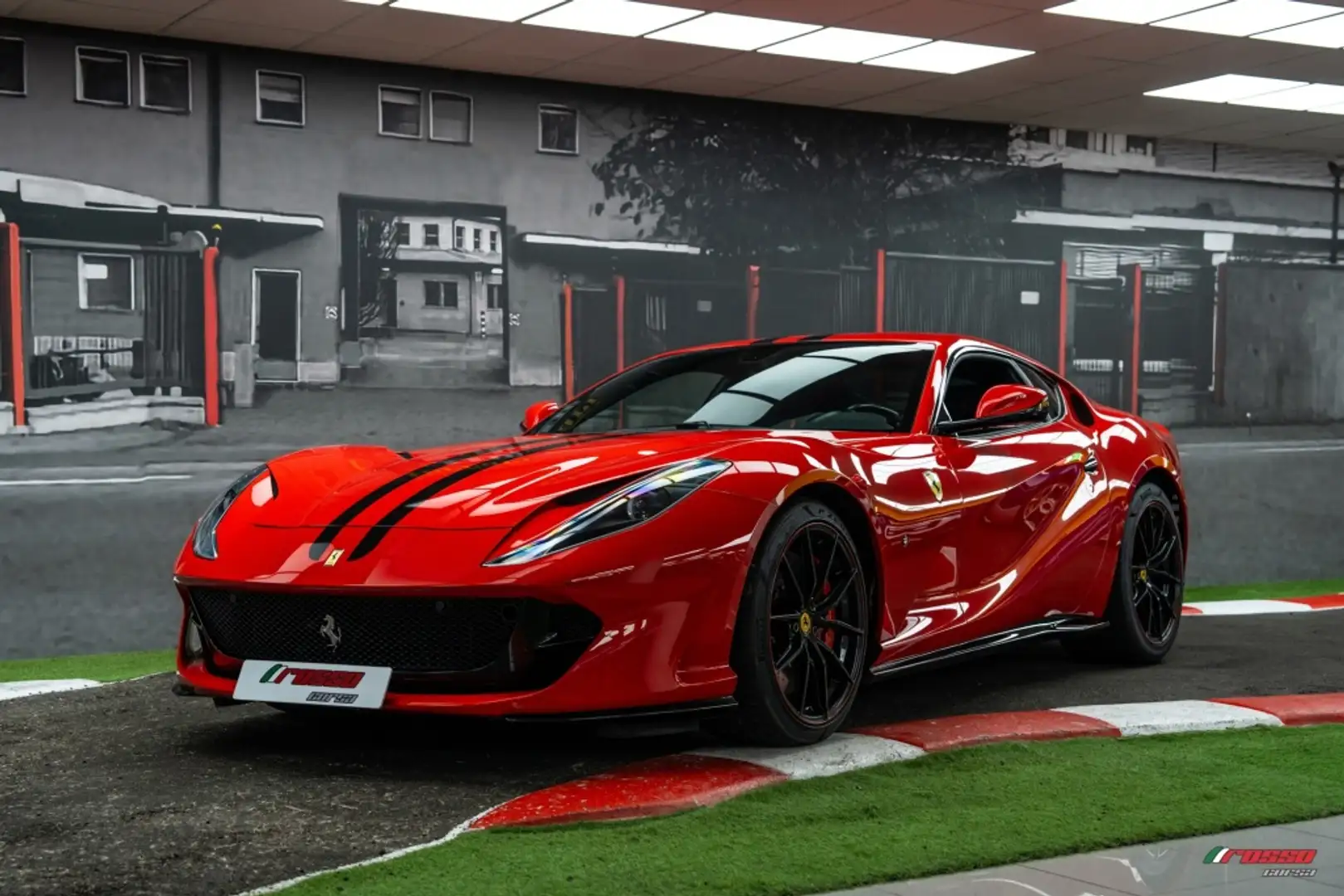 Ferrari 812 Superfast Rojo - 1