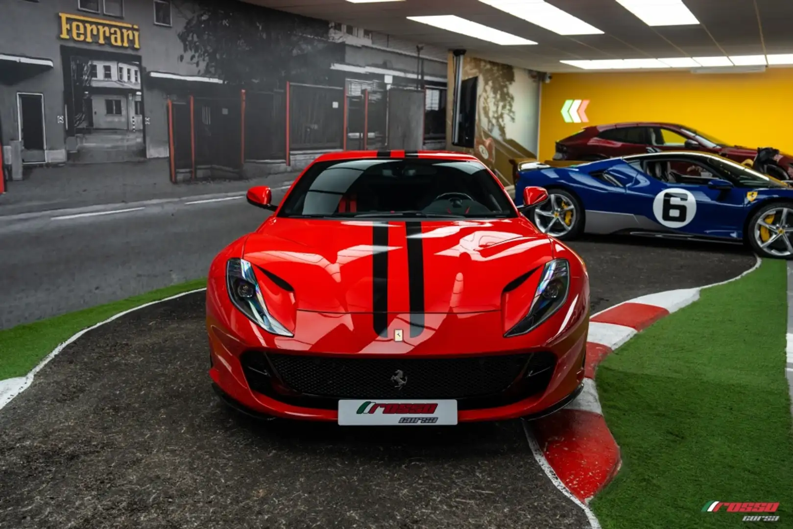 Ferrari 812 Superfast Rojo - 2