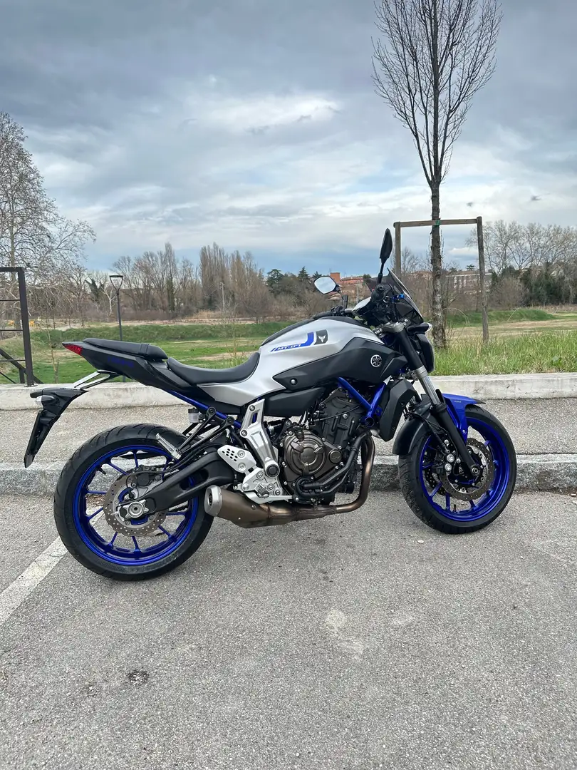 Yamaha MT-07 Bleu - 2