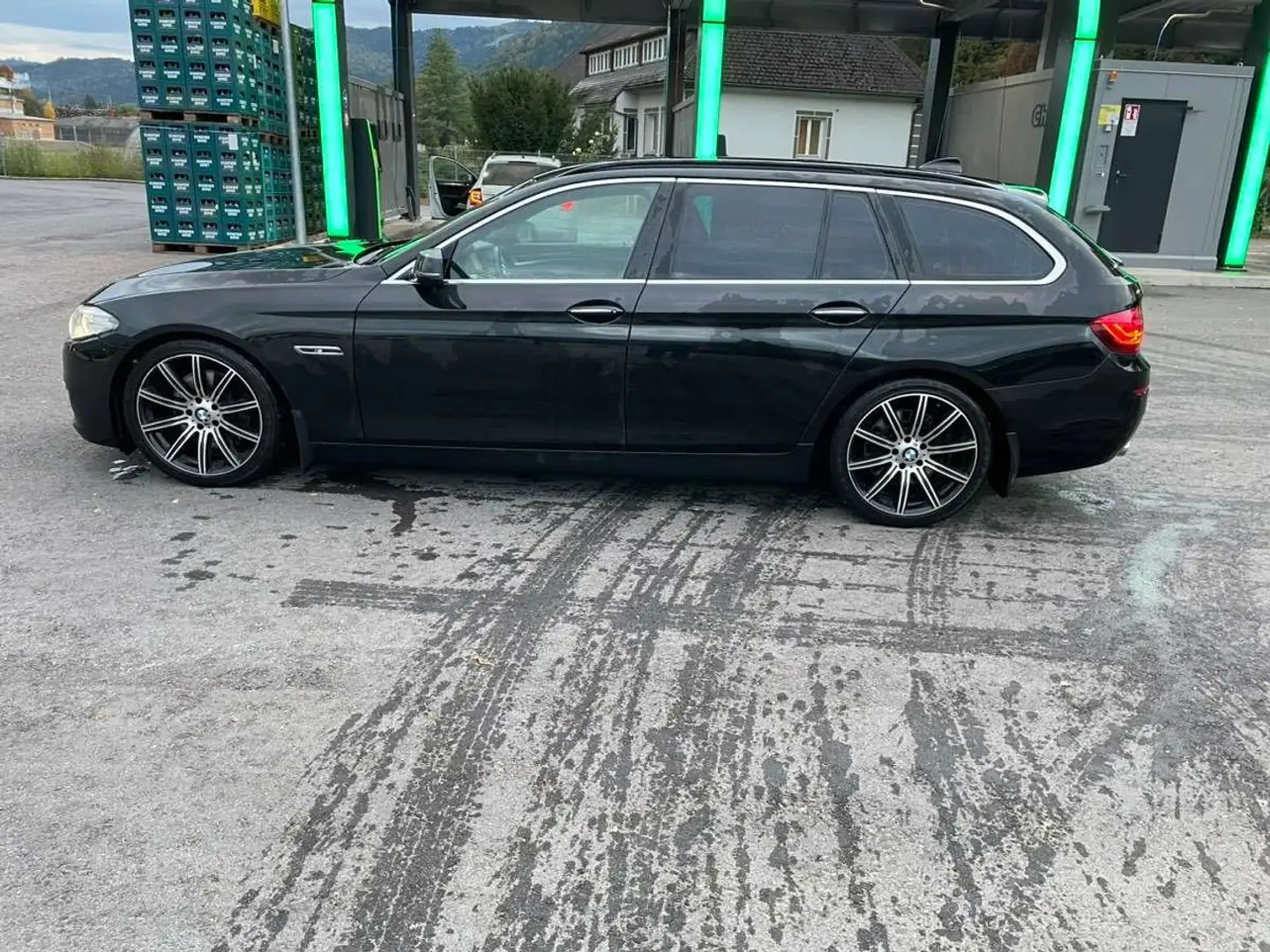 BMW 530 530xd Touring Schwarz - 2