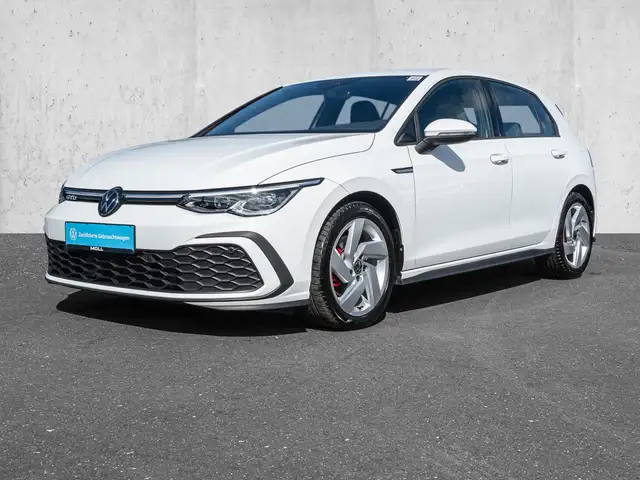 Volkswagen Golf view 2