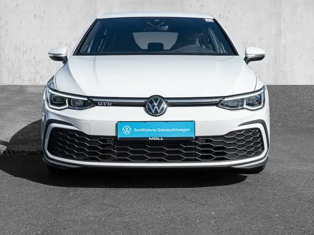 Volkswagen Golf view 3